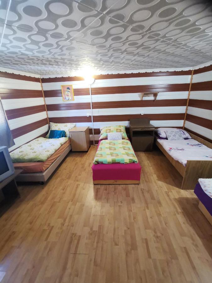 Edit Vendeghaz Tiszaújváros Eksteriør billede